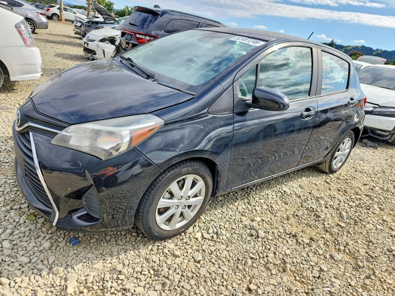 2017 TOYOTA YARIS 5-DOOR LE, фото 1